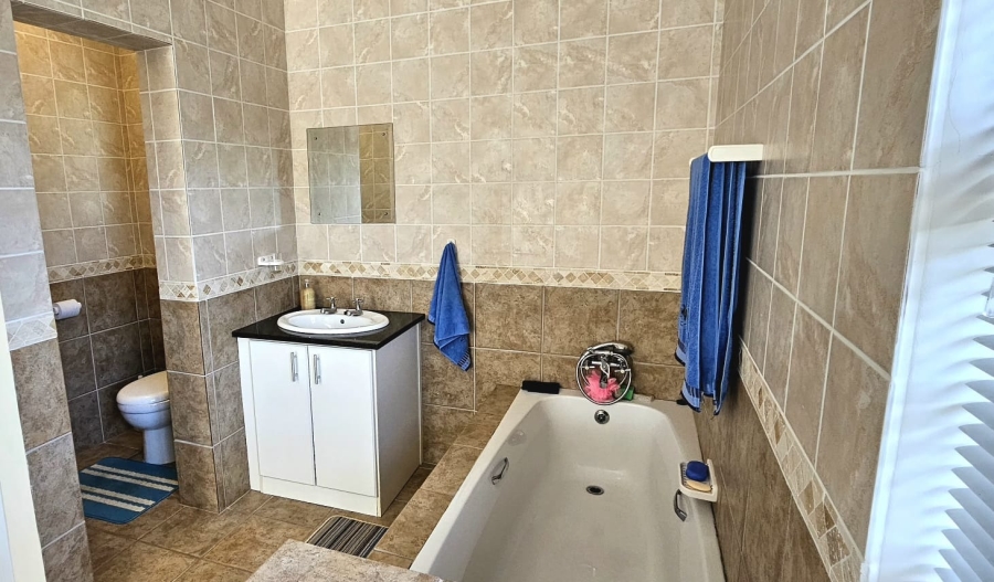 3 Bedroom Property for Sale in Franskraal Western Cape